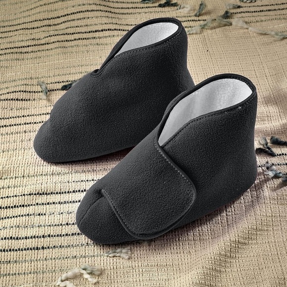 Silverts • NWT Deep And Wide Diabetic Bootie Slipper RW1 - Picture 1 of 6